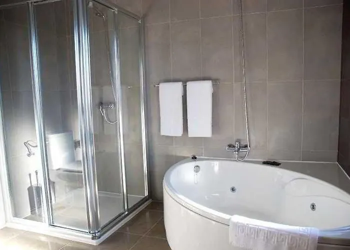 卡勒塔斯村庄旅馆 *