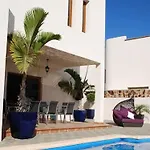 בית נופש Caletas Village *